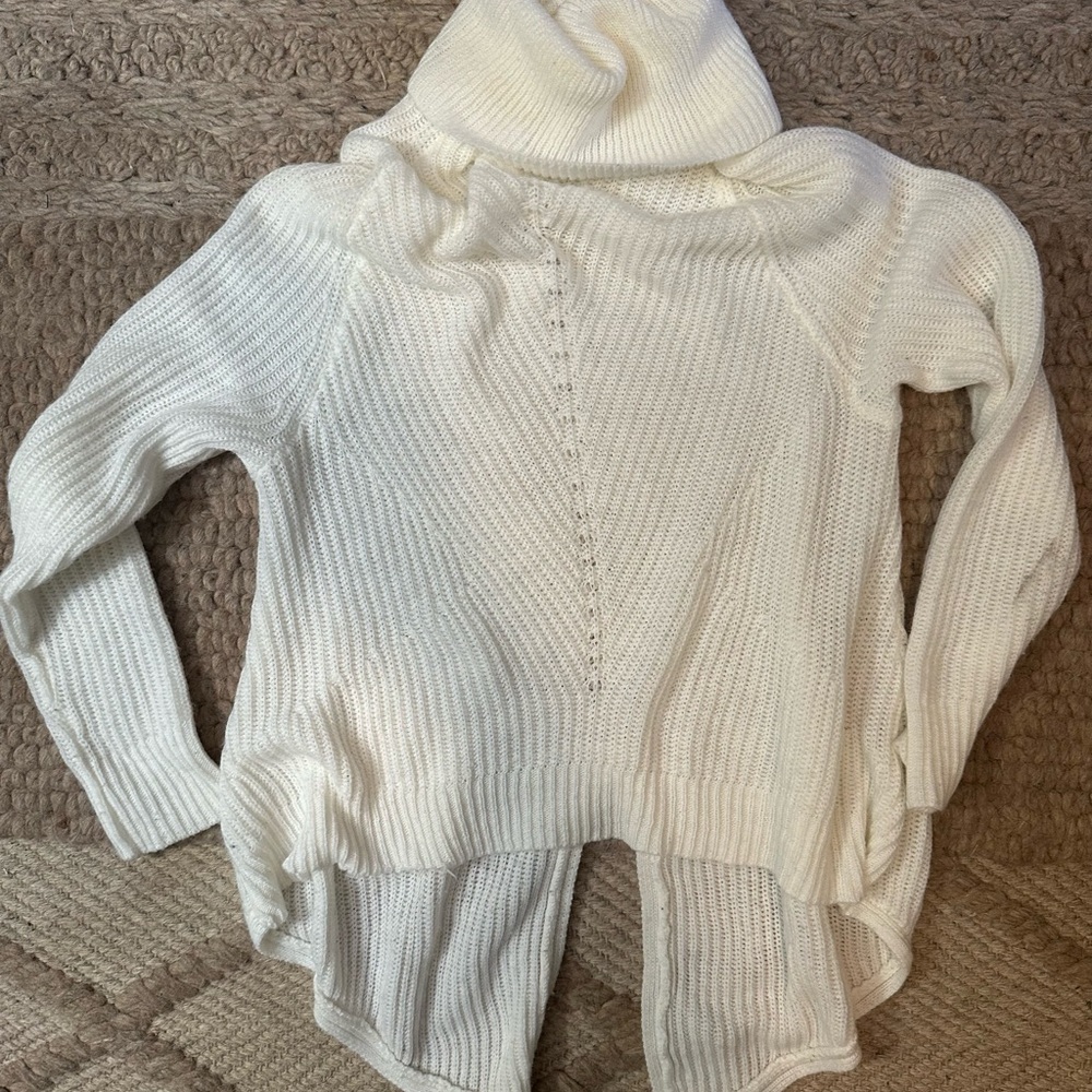 Bacio White Sweater